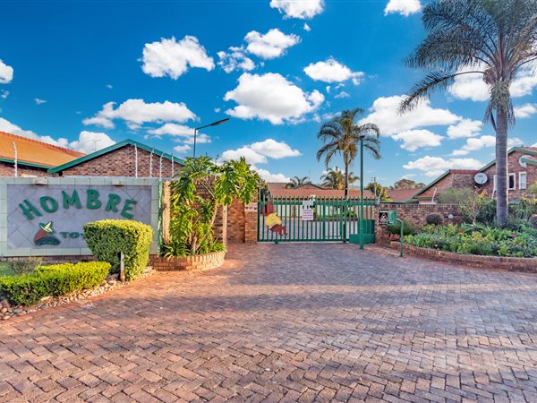 3 Bedroom Townhouse 3 Bedroom Townhouse