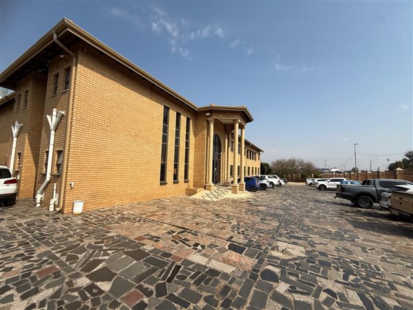 5 074 m² Industrial space 5 074 m² Industrial space