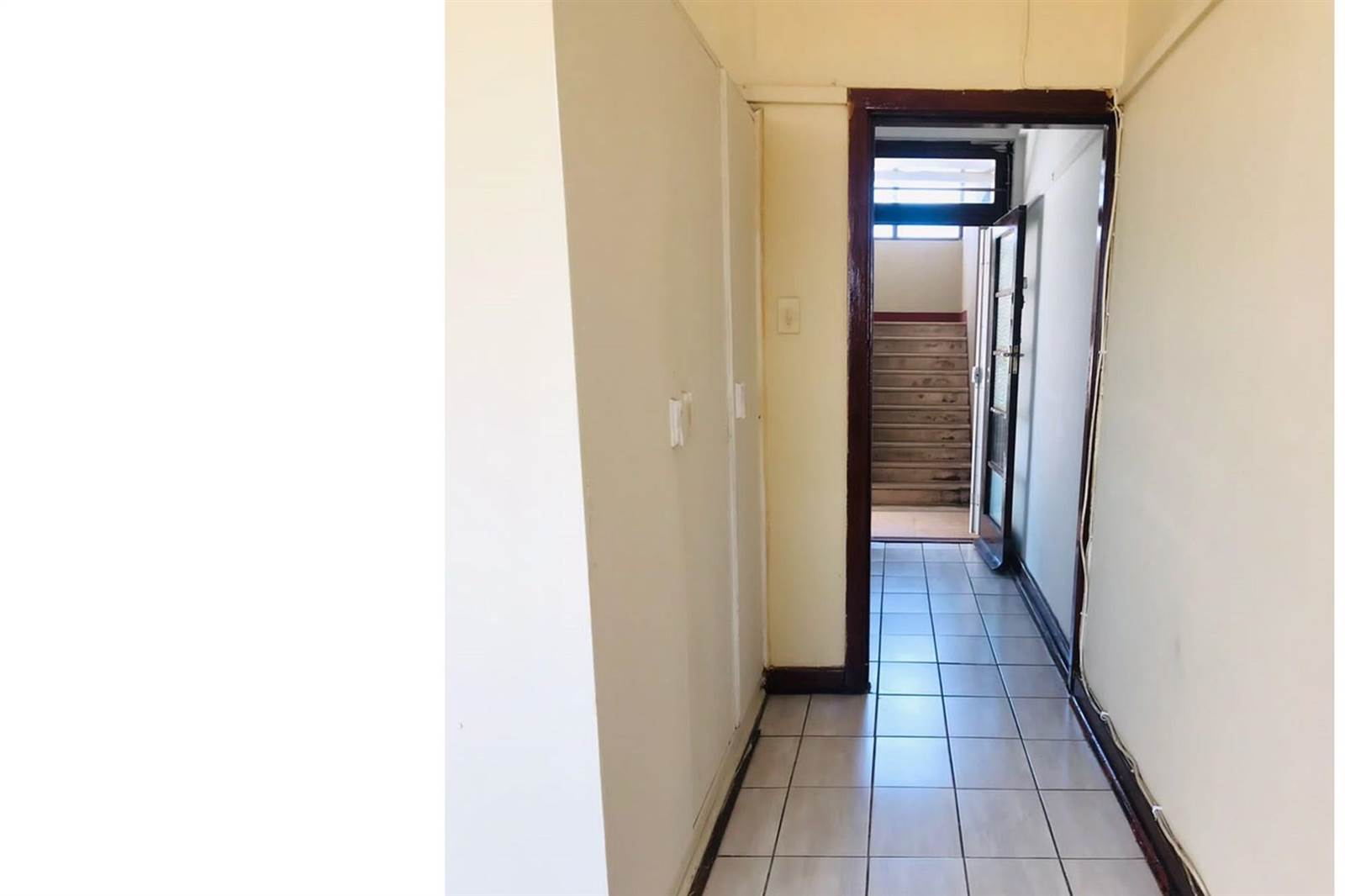 1 Bed Apartment in Port Elizabeth Central photo number 14