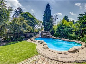 4 Bed House in Rhodesfield