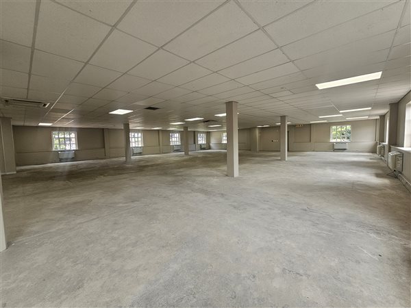724  m² Commercial space