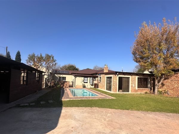 4 Bedroom House 4 Bedroom House