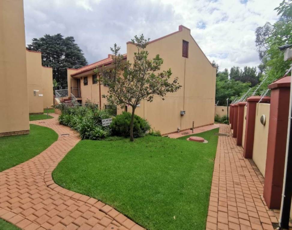 3 Bed Townhouse in Bedfordview photo number 1