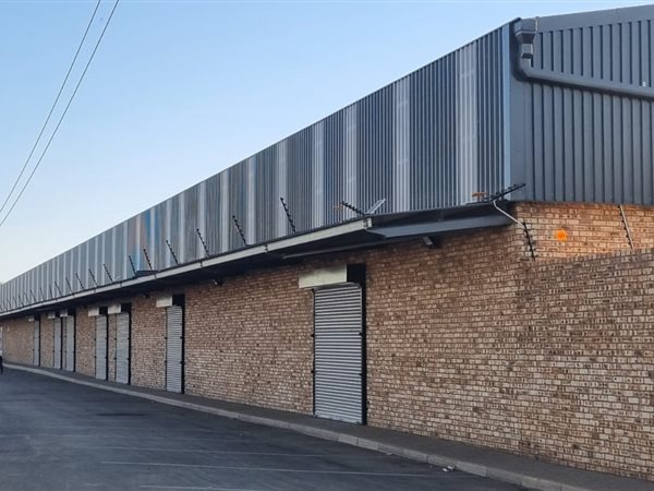 111  m² Commercial space
