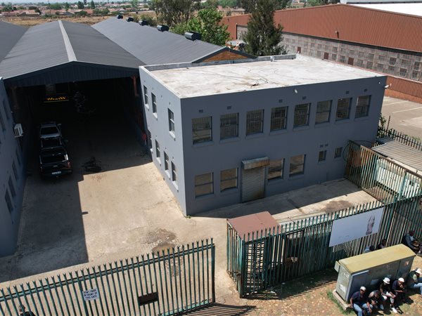 800  m² Industrial space