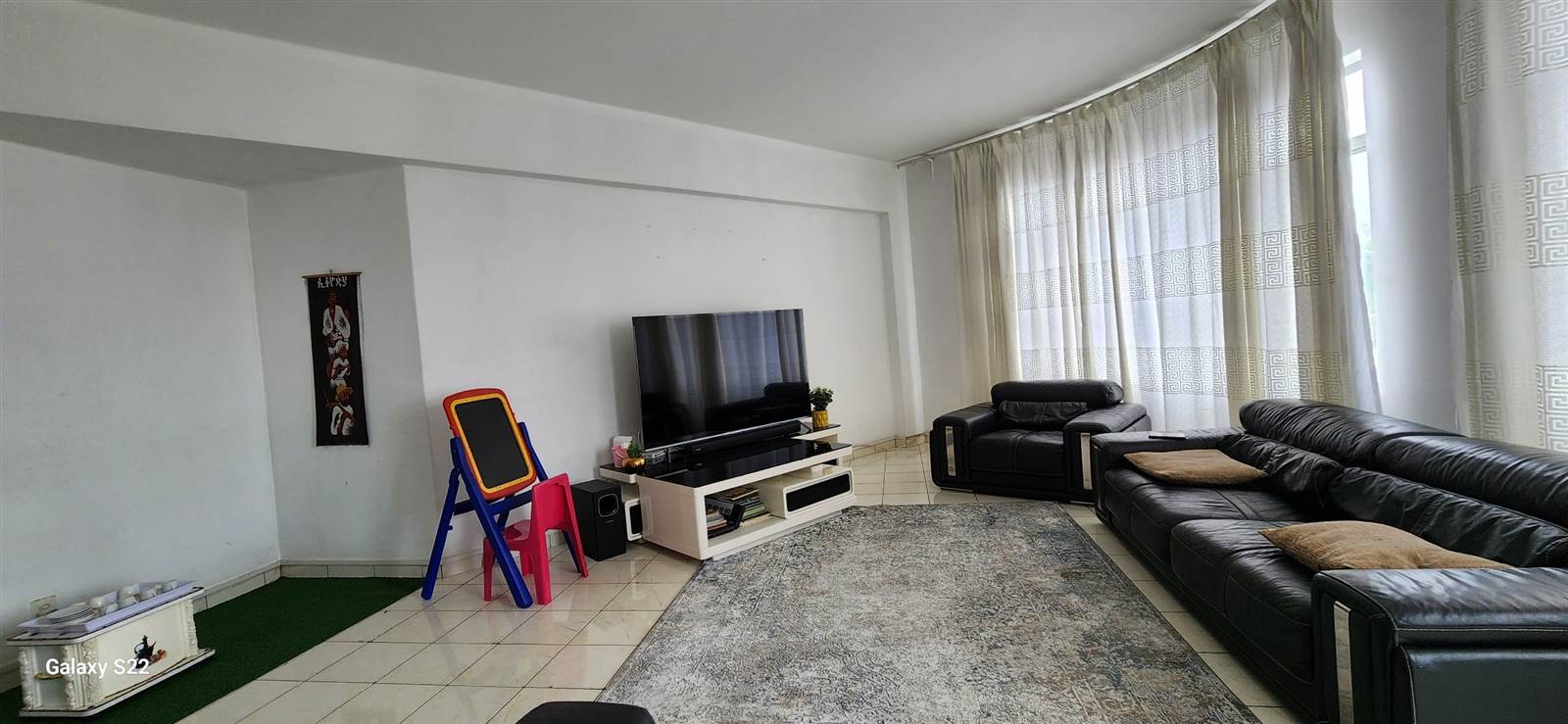 3 Bed Apartment in Durban CBD photo number 9