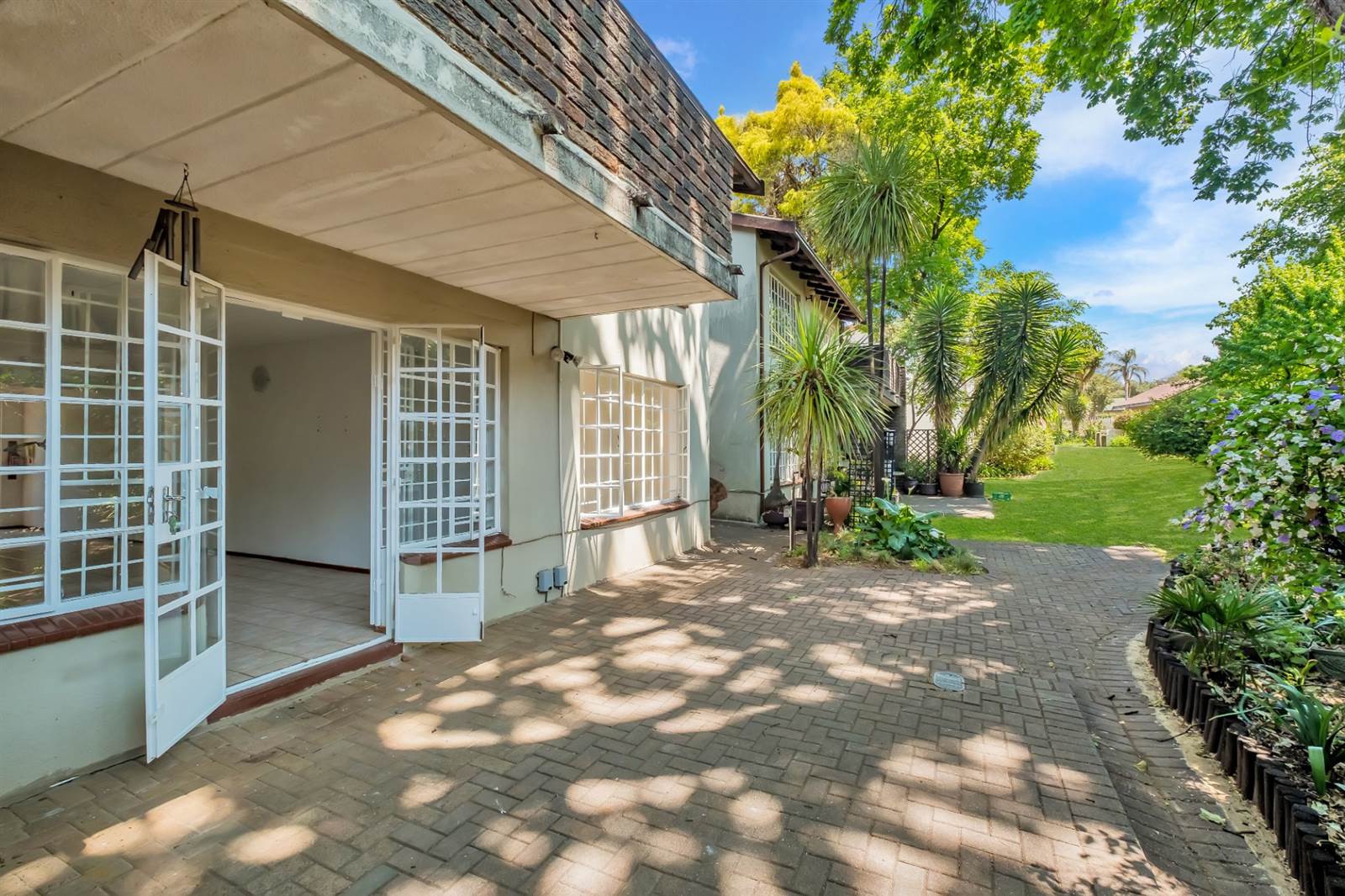 2 Bed Townhouse in Northcliff photo number 2