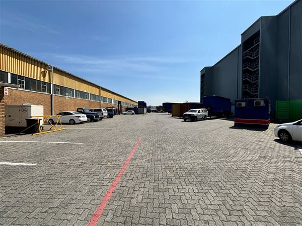 2 525  m² Industrial space