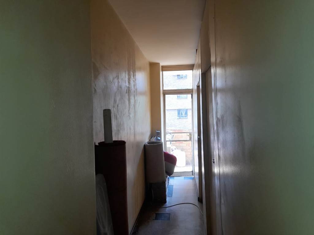 2 Bed Apartment in Hillbrow photo number 28