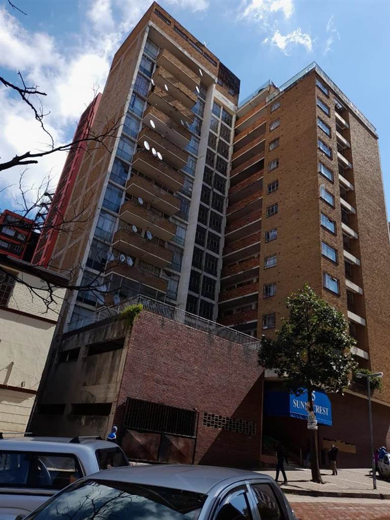 2 Bed Apartment in Hillbrow photo number 20
