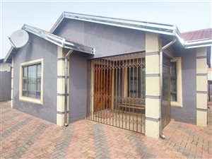 2 Bed House in Golden Gardens