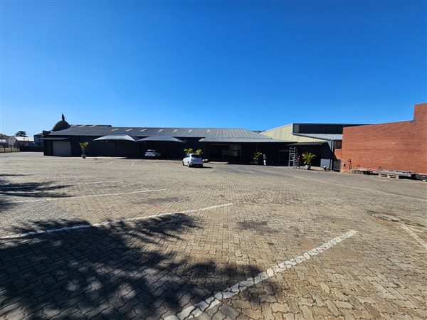 1 600  m² Industrial space