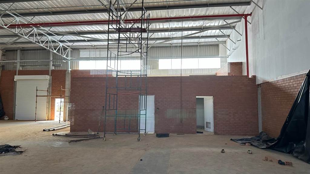 590  m² Industrial space in Highveld photo number 6