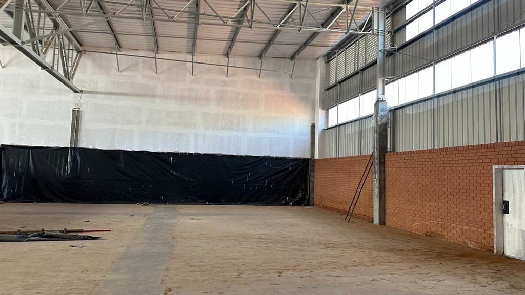 590  m² Industrial space in Highveld photo number 9