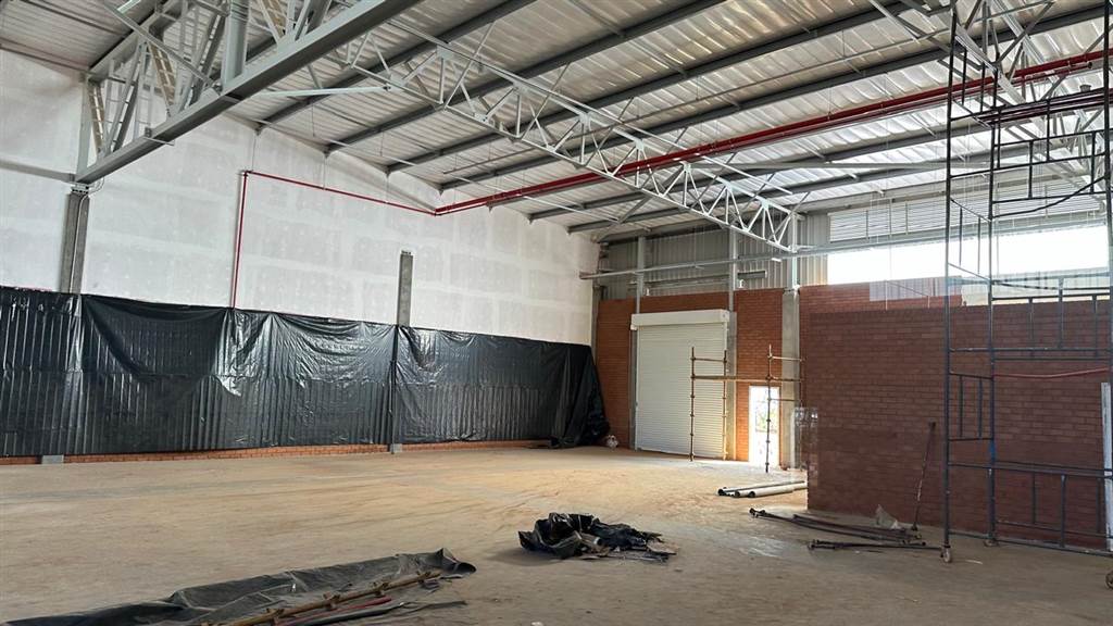 590  m² Industrial space in Highveld photo number 7