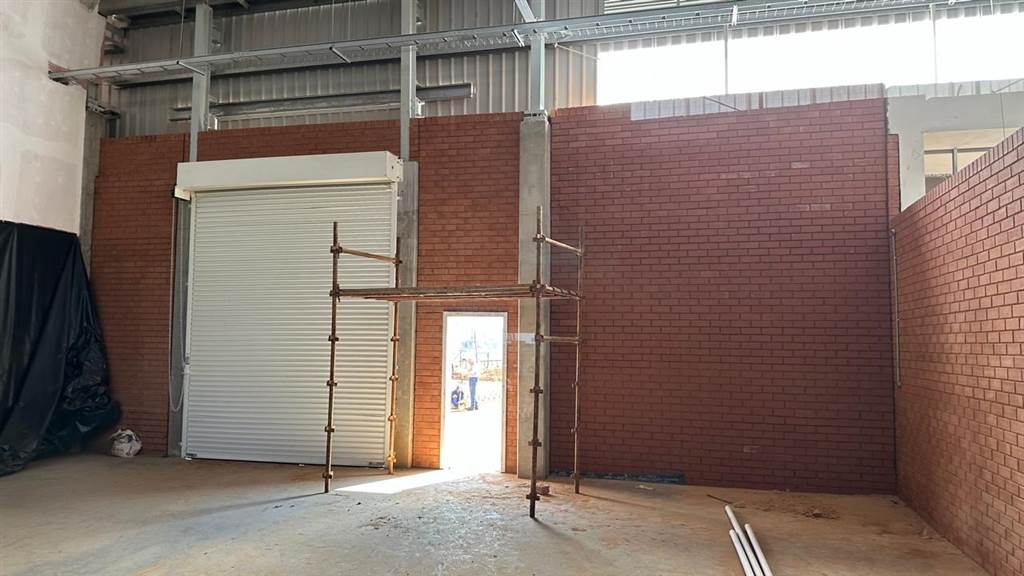 590  m² Industrial space in Highveld photo number 2
