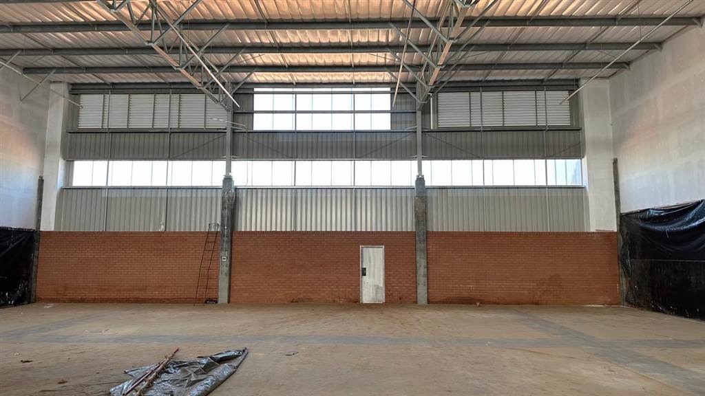 590  m² Industrial space in Highveld photo number 3