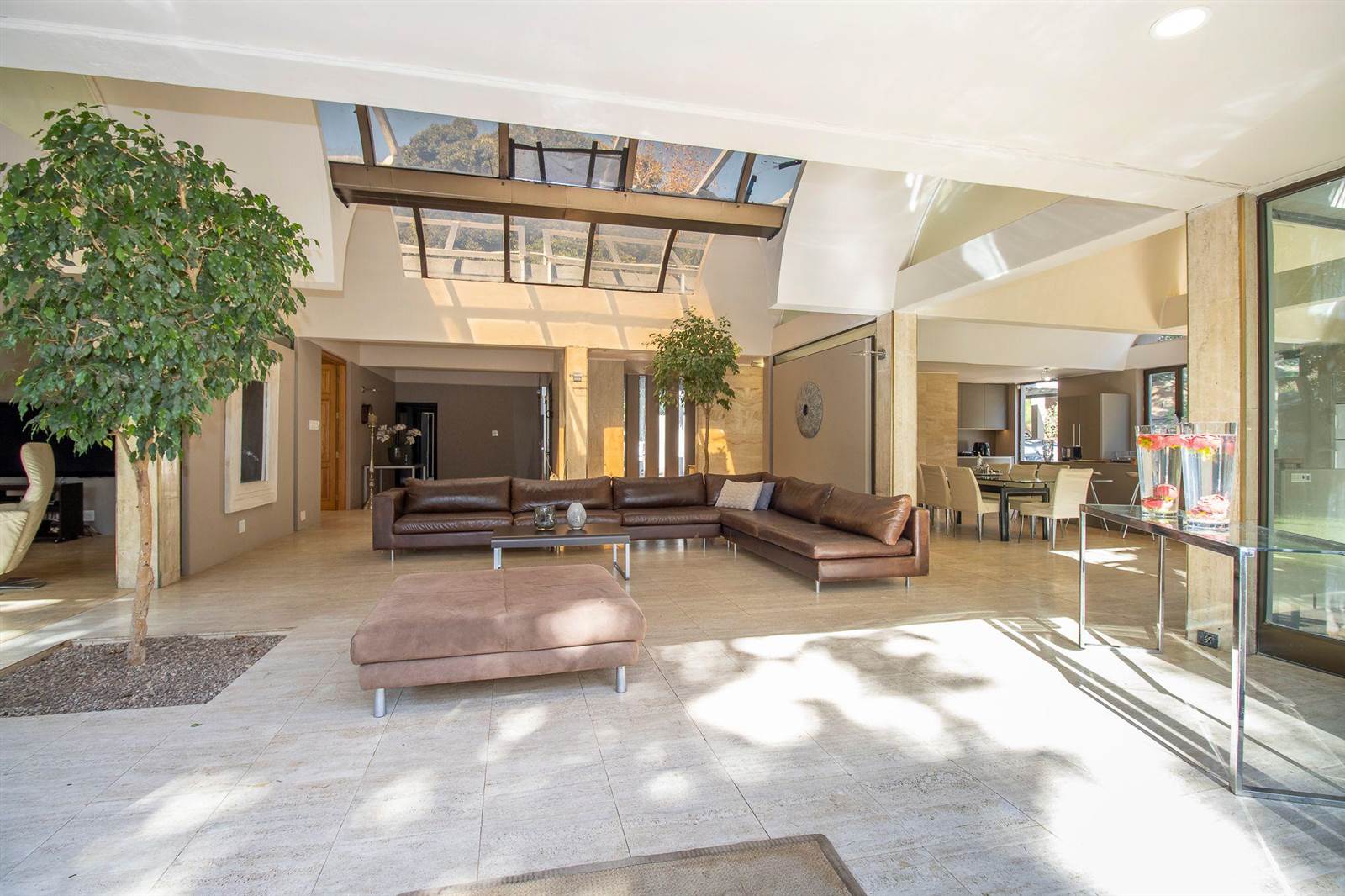 4 Bed House in Upper Constantia photo number 10
