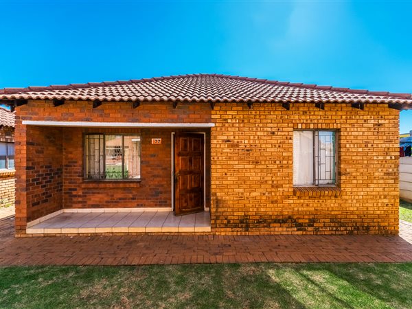 3 Bed Townhouse in Protea Glen