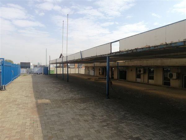 550  m² Commercial space in Spartan