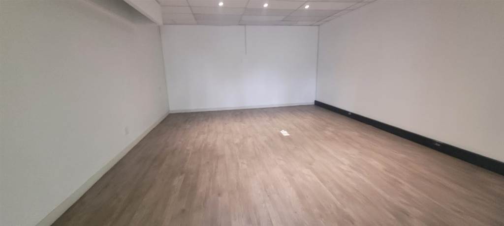 288  m² Commercial space in Isando photo number 5