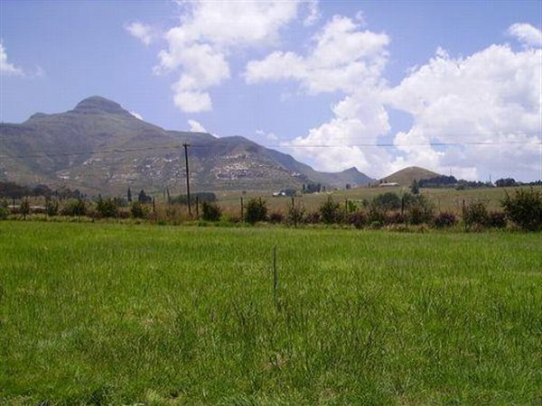 744 m² Land available in Clarens