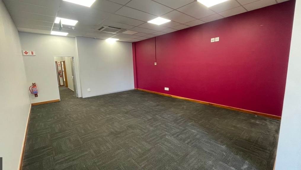 110.5  m² Commercial space in Meadowridge photo number 4