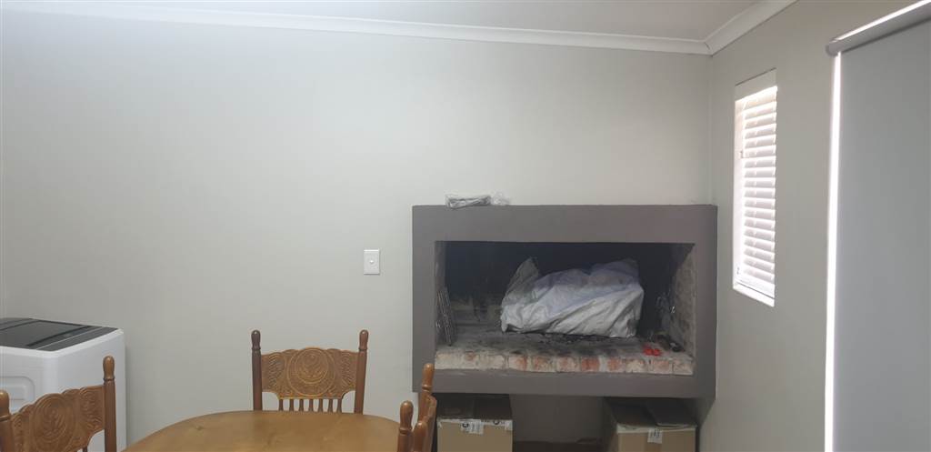 2 Bed Apartment in Swellendam photo number 2