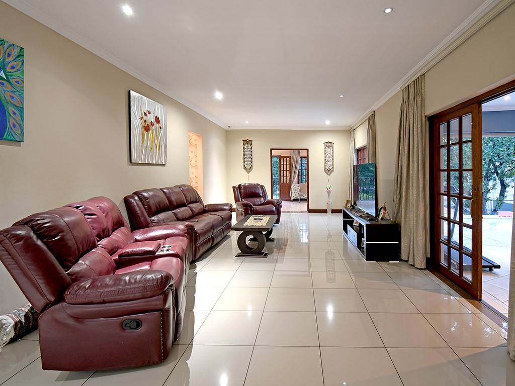 5 Bed House in Bryanston photo number 3