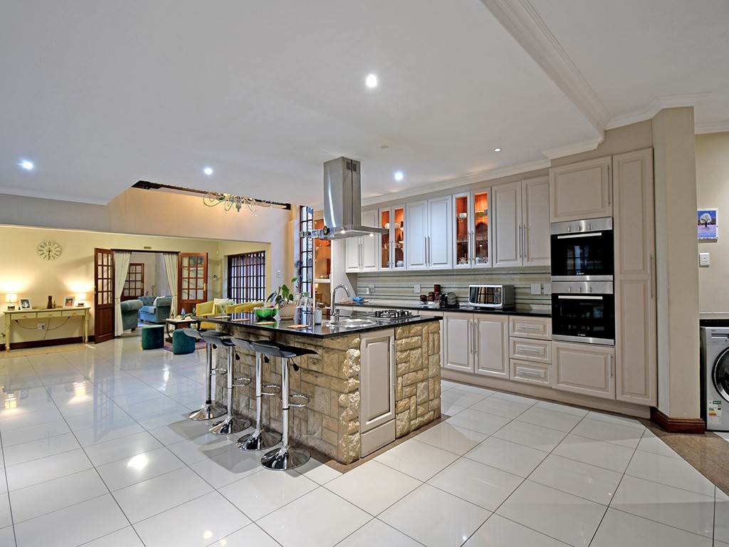 5 Bed House in Bryanston photo number 10