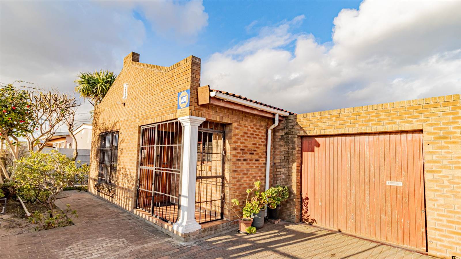 5 Bed House in Elsies River photo number 1