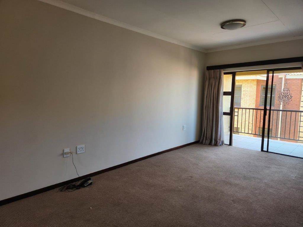 2 Bed Apartment in Olivedale photo number 5