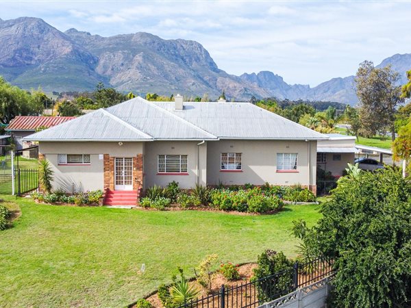 5 Bedroom House 5 Bedroom House