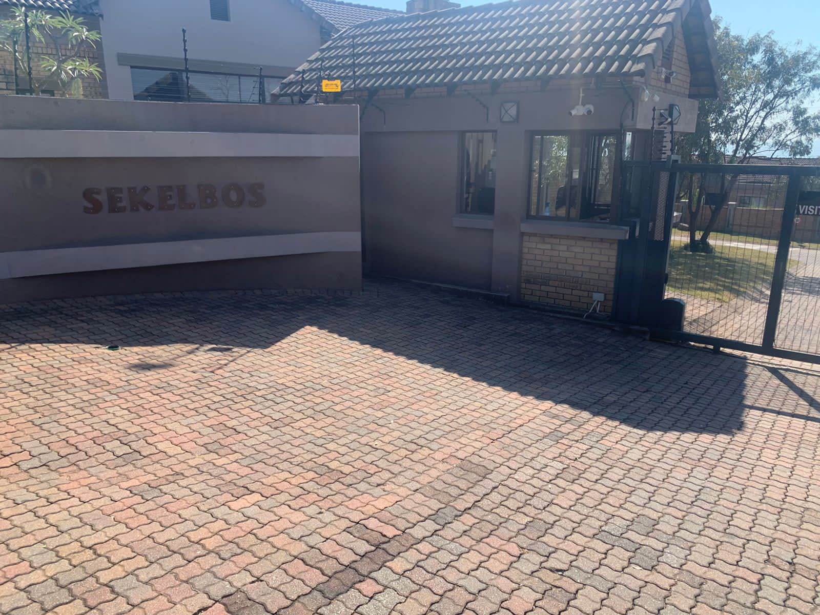 1789 m² Land available in Sonheuwel photo number 1