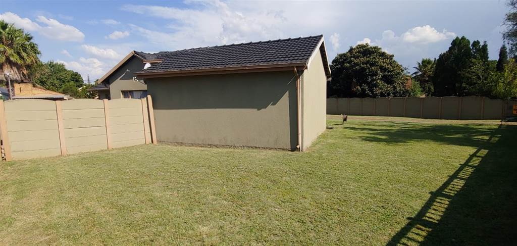 4 Bed House in Impala Park photo number 3