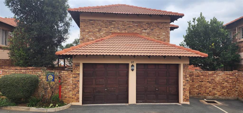 3 Bed Townhouse in Kyalami Hills photo number 15