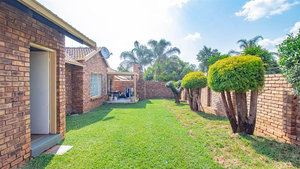 3 Bed Townhouse in Highveld photo number 4