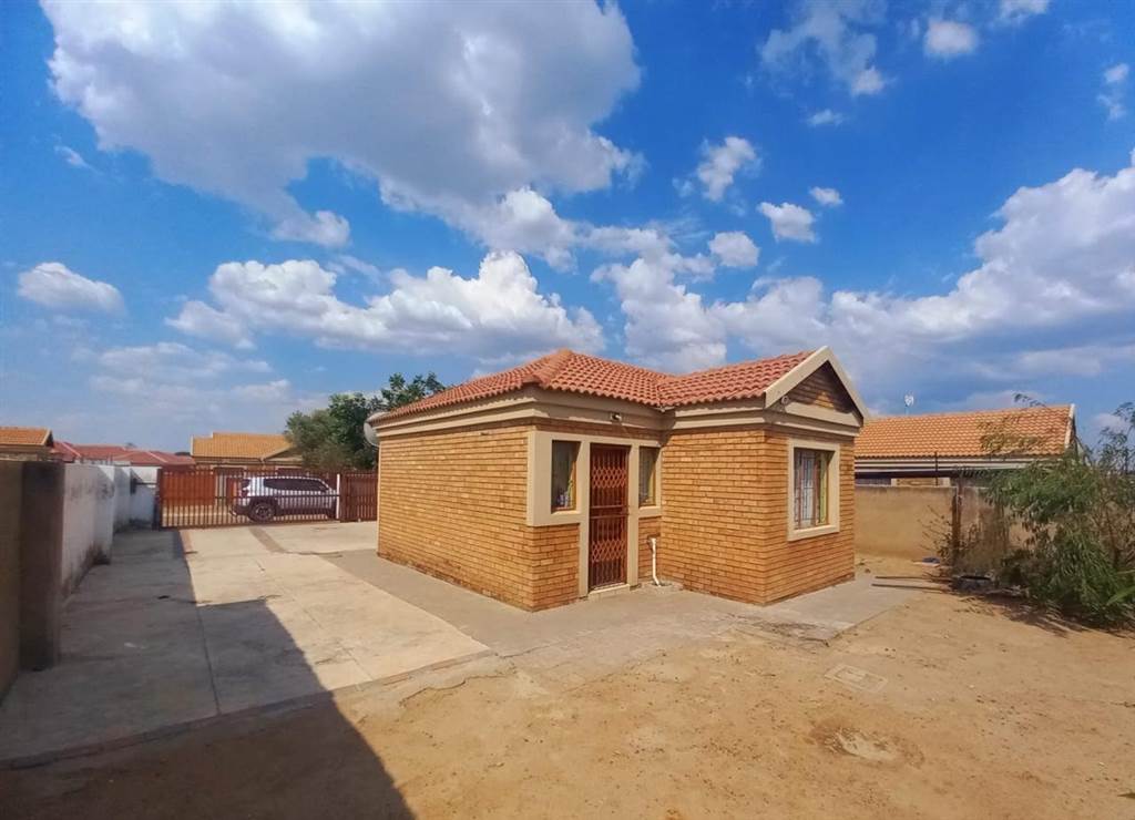 2 Bed House in Rethabile Gardens photo number 11