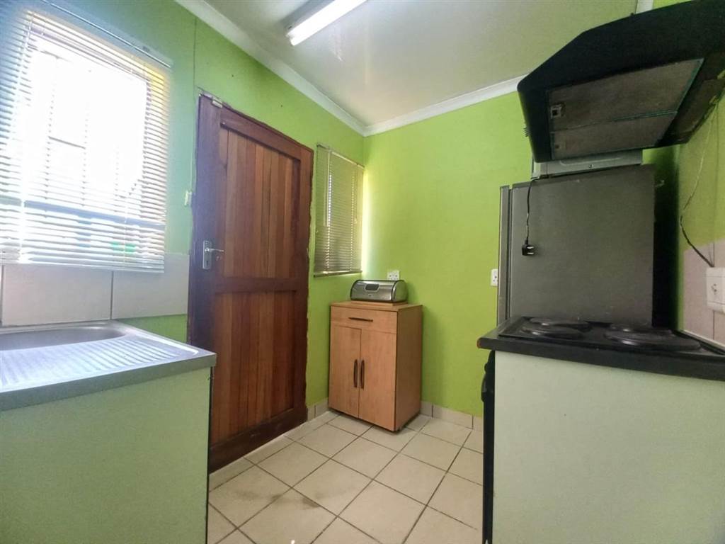 2 Bed House in Rethabile Gardens photo number 3