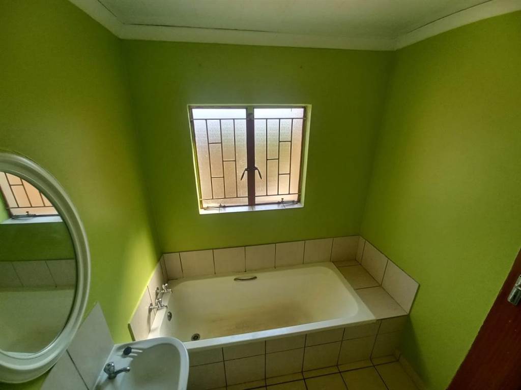 2 Bed House in Rethabile Gardens photo number 10