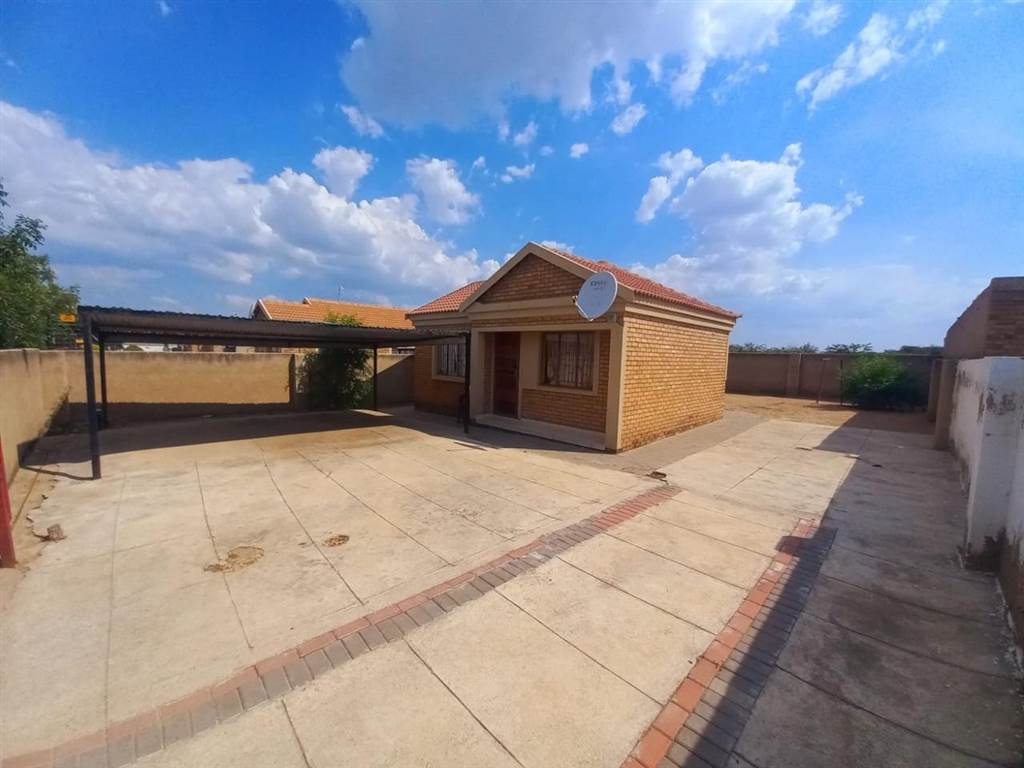 2 Bed House in Rethabile Gardens photo number 13