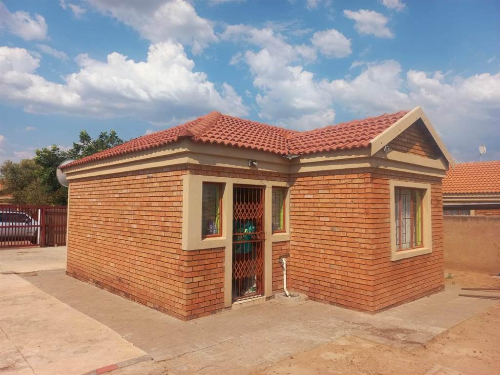 2 Bed House in Rethabile Gardens photo number 12