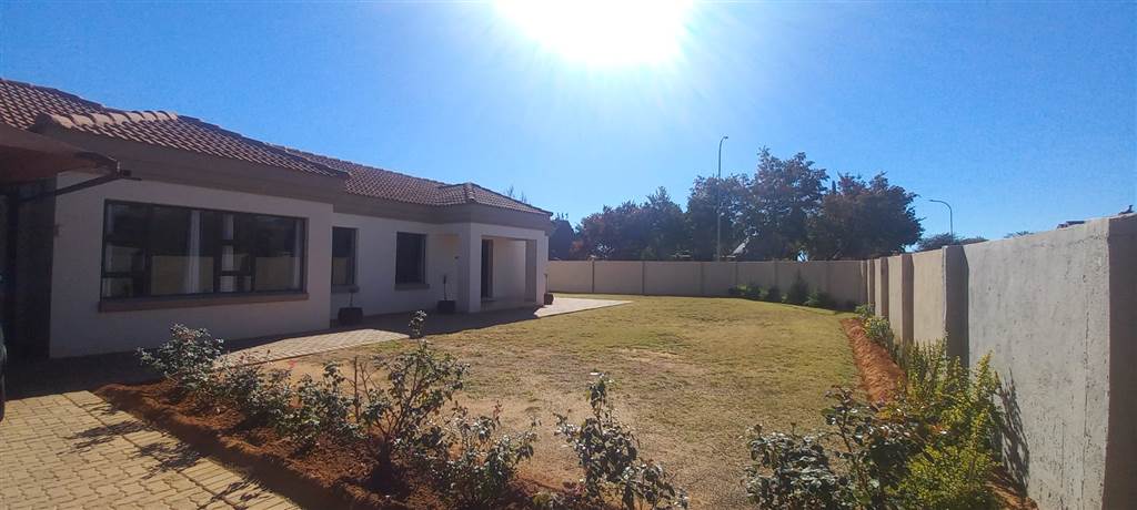 4 Bed House in Kathu photo number 1