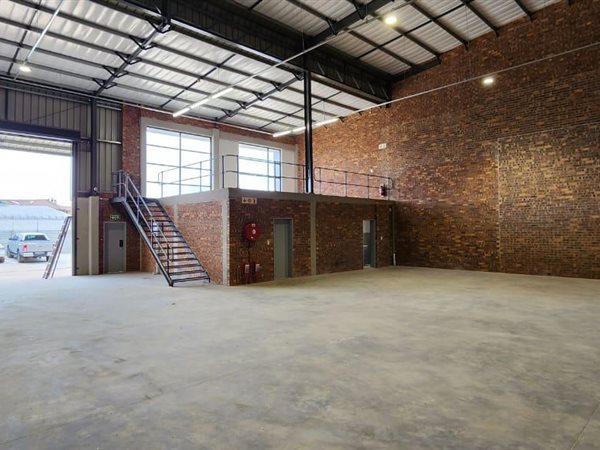 360 m² Industrial space 360 m² Industrial space