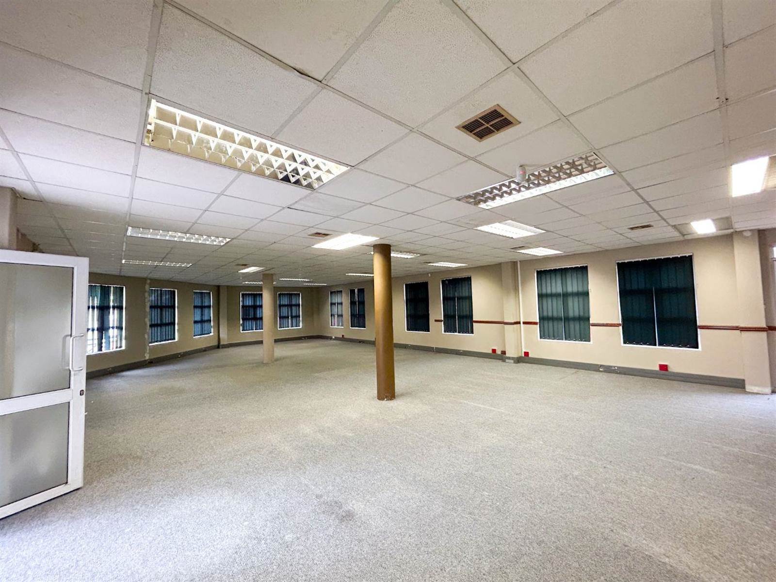 320  m² Office Space in Mt Edgecombe photo number 7