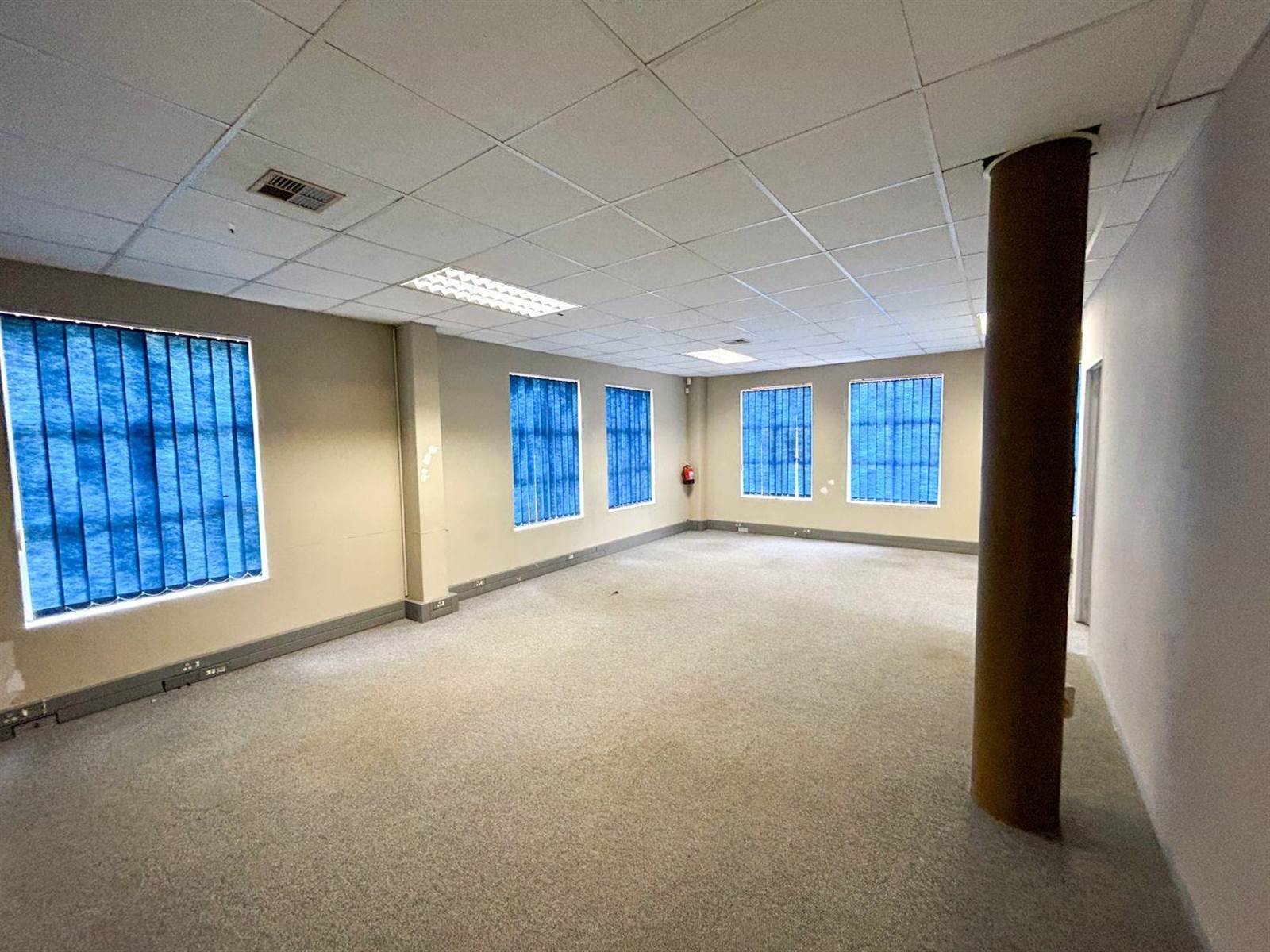 320  m² Office Space in Mt Edgecombe photo number 5