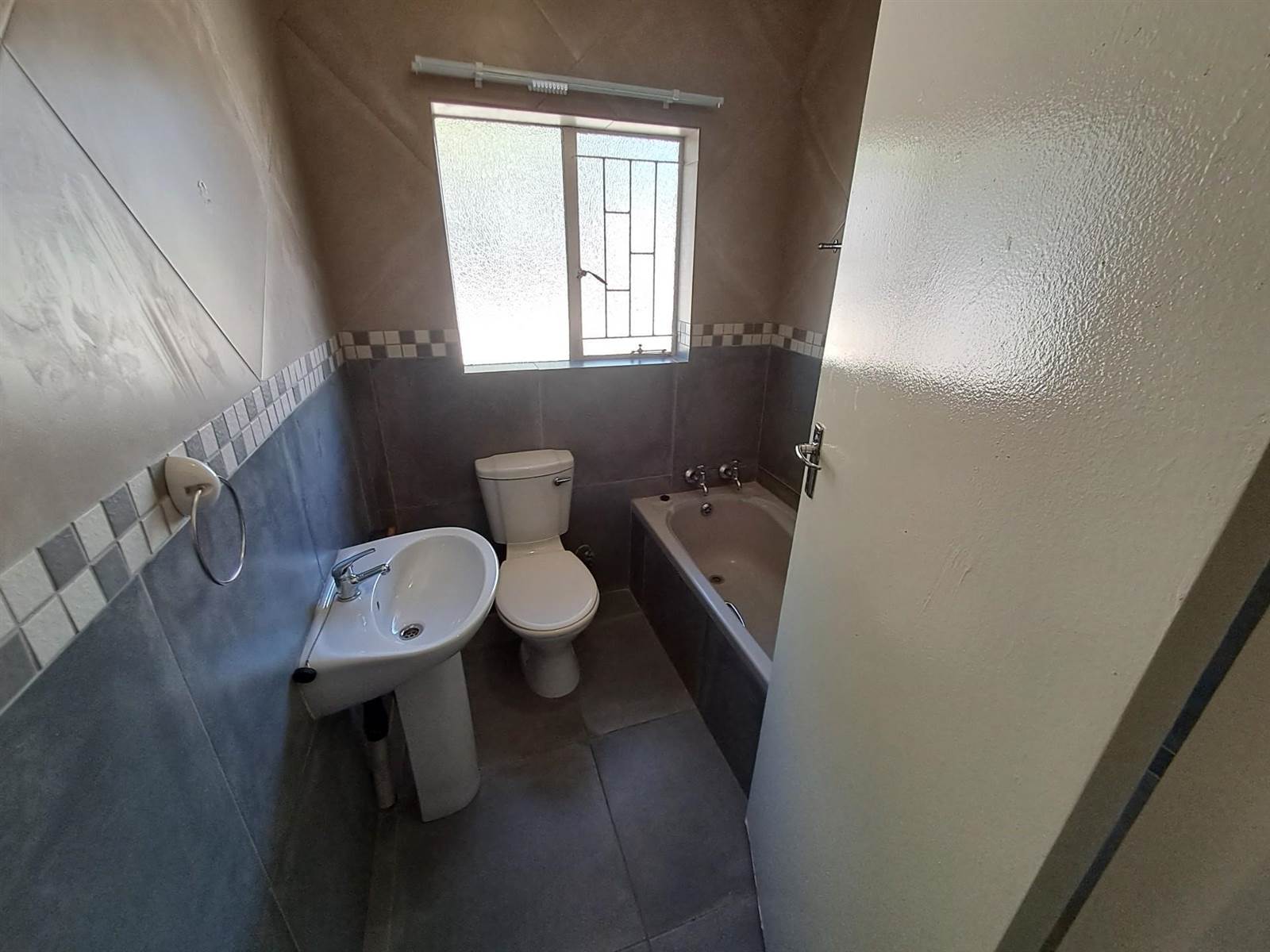 2 Bed Flat in Polokwane Central photo number 5