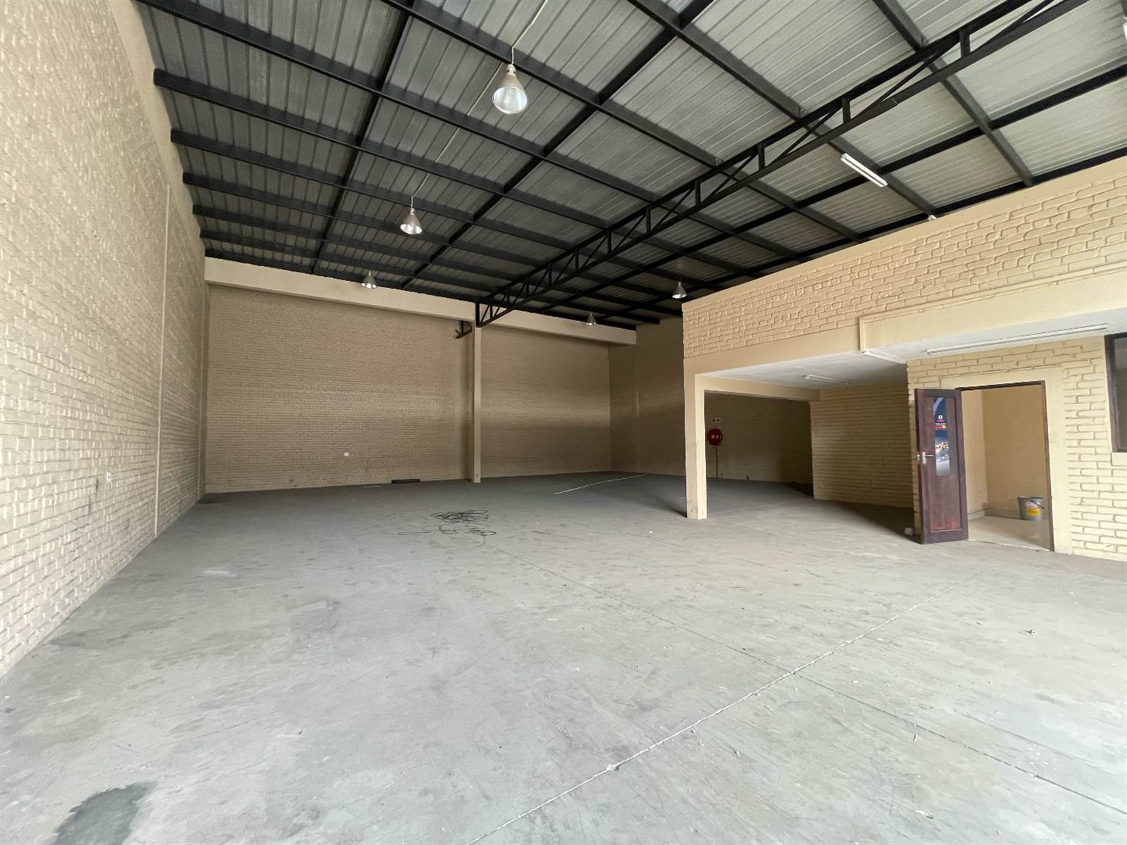 396  m² Commercial space in Pomona photo number 2