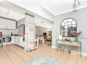 2 Bed Apartment in River Club