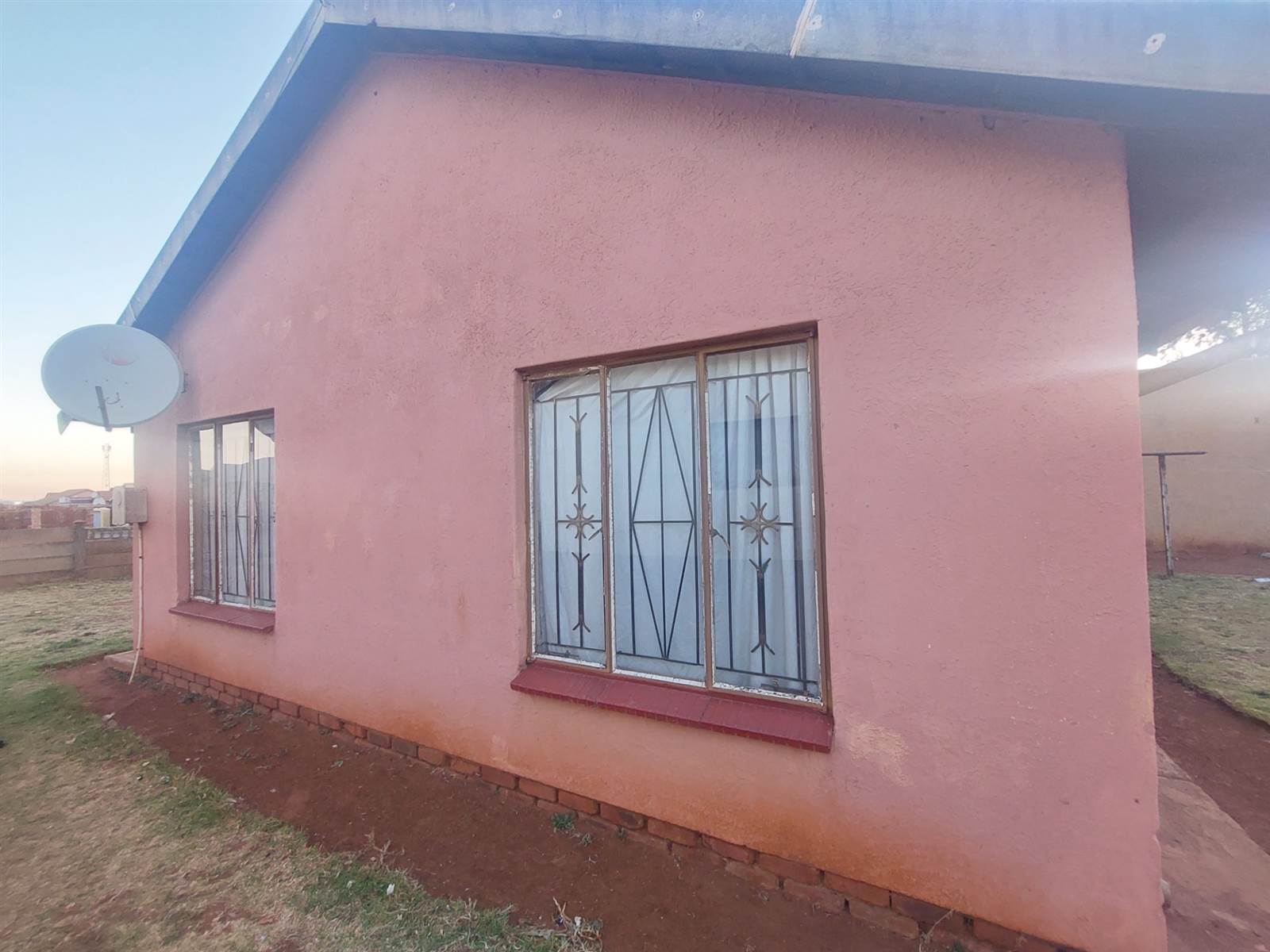 3 Bed House in Sebokeng Zone 17 photo number 3